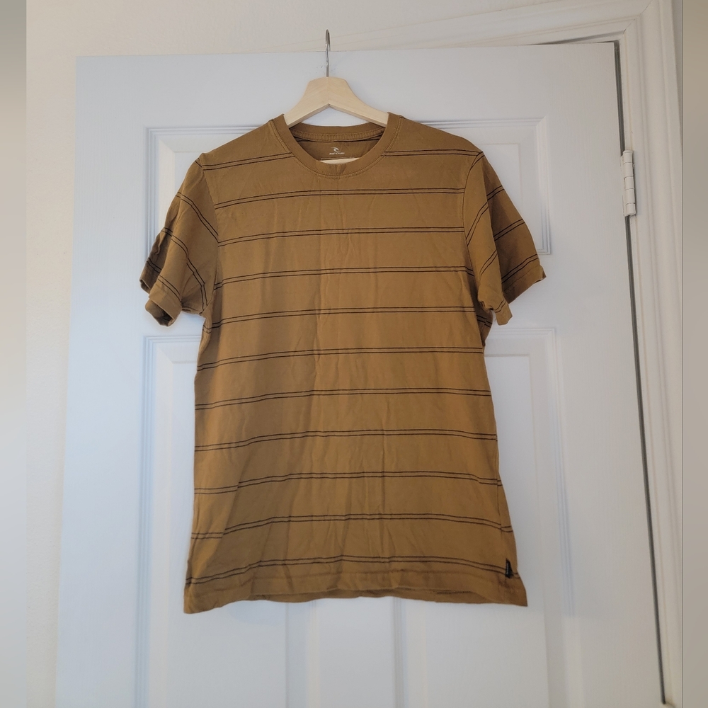 NWOT Ripcurl Men's Tan And Navy Striped Cotton T-shirt - Medium